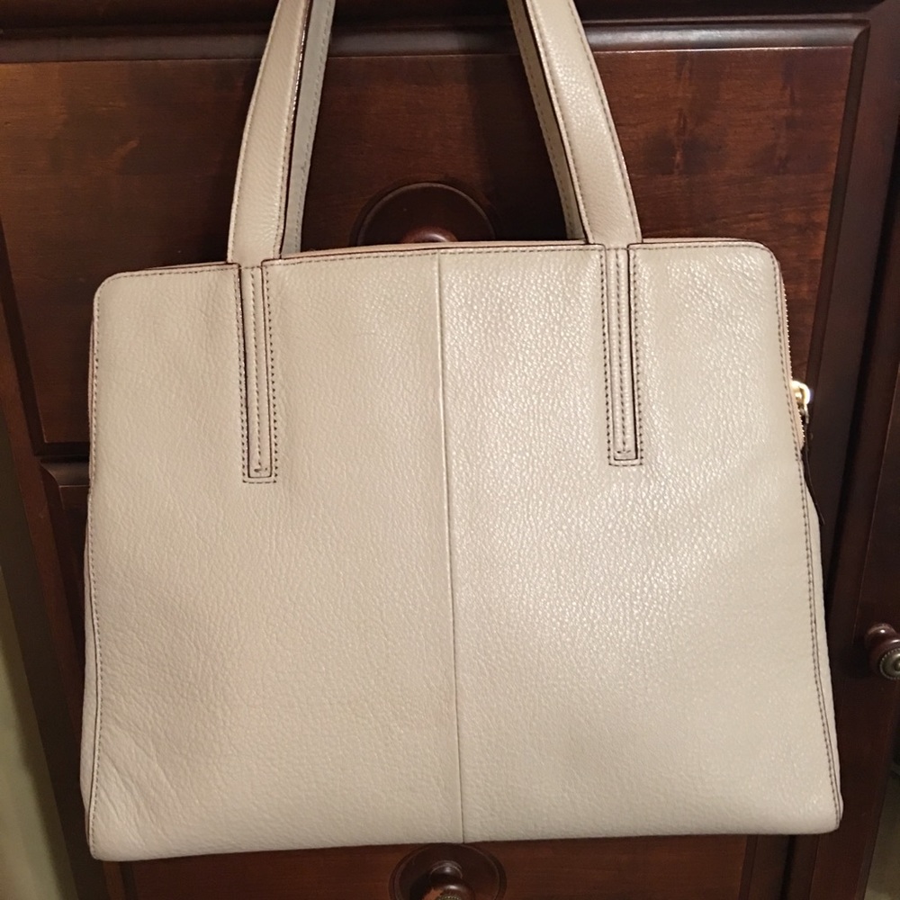 🎉FLASH SALE 🎉 on this leather Kate Spade Bag - Picture 2 of 6